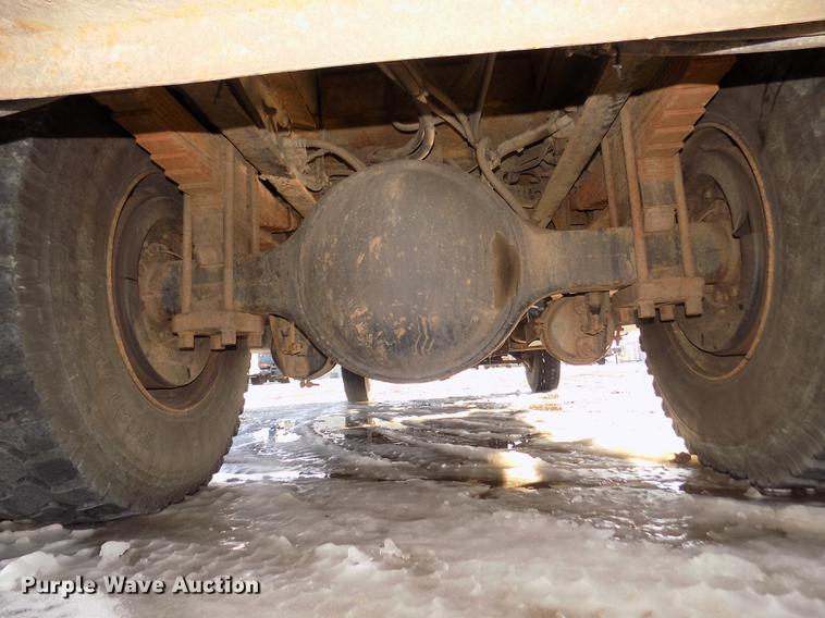 image for item DD2893 2003 International 7400 bucket truck