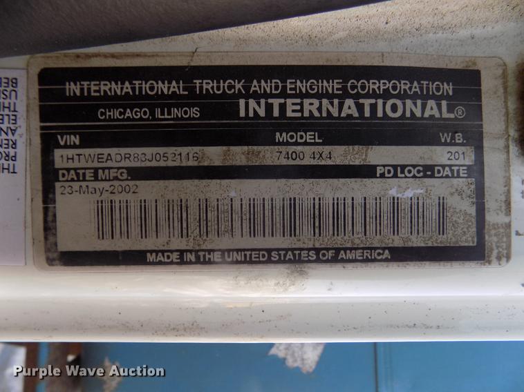 image for item DD2893 2003 International 7400 bucket truck