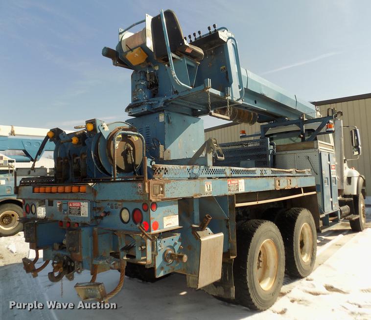 image for item DD2894 2004 International 7400 digger derrick truck