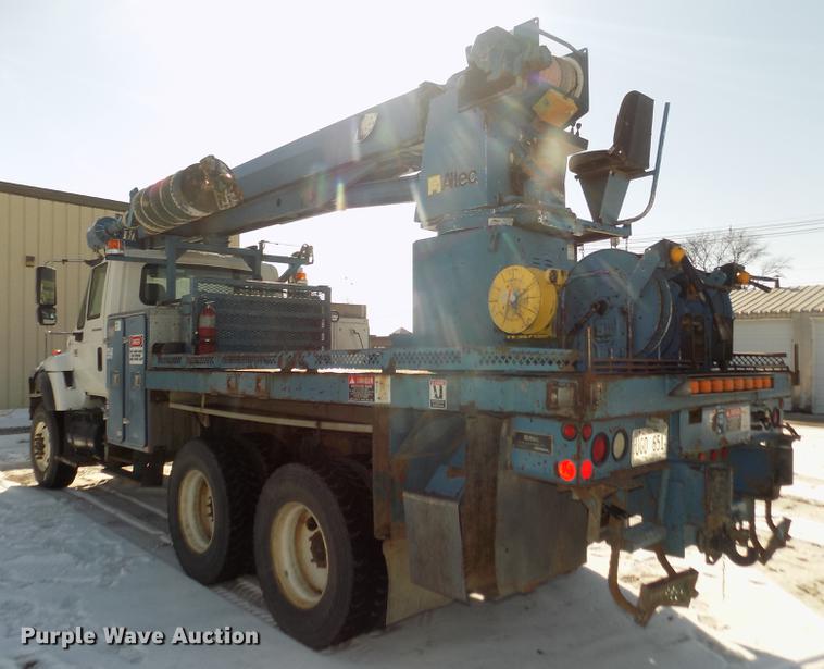 image for item DD2894 2004 International 7400 digger derrick truck