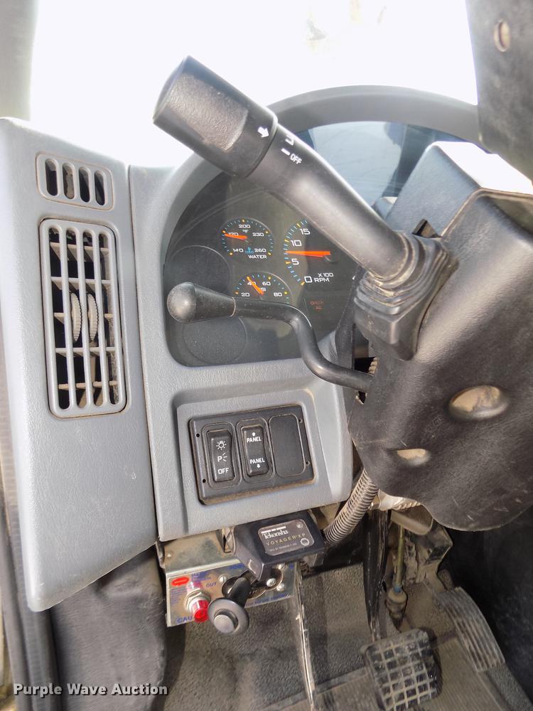 image for item DD2894 2004 International 7400 digger derrick truck