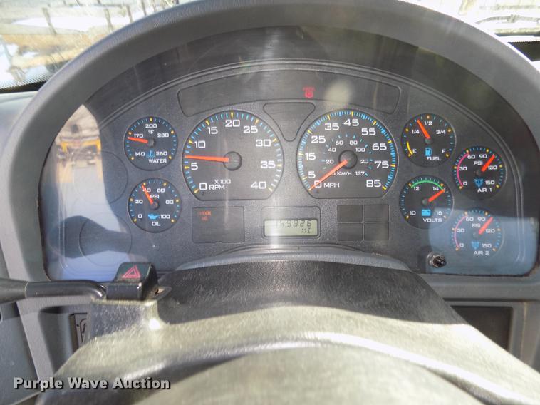 image for item DD2894 2004 International 7400 digger derrick truck