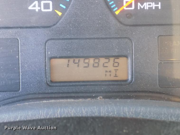 image for item DD2894 2004 International 7400 digger derrick truck