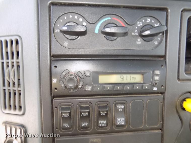 image for item DD2894 2004 International 7400 digger derrick truck