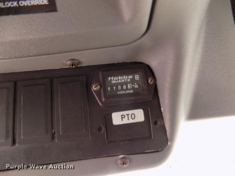 image for item DD2894 2004 International 7400 digger derrick truck