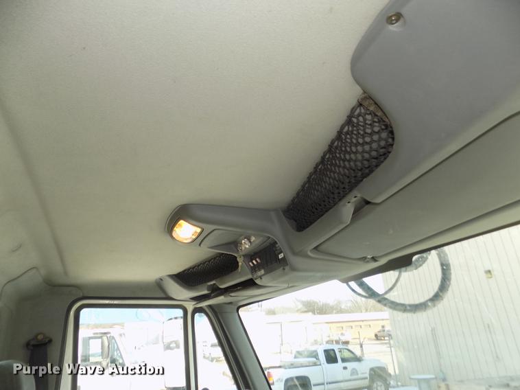 image for item DD2894 2004 International 7400 digger derrick truck