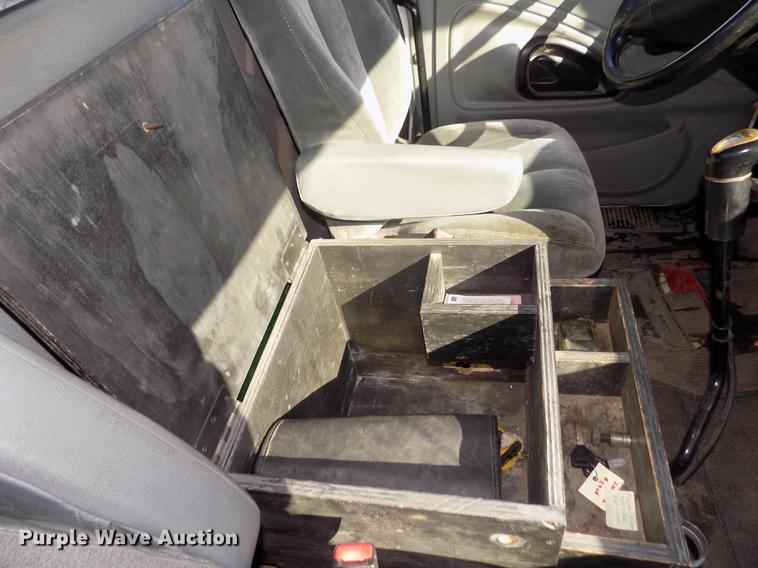 image for item DD2894 2004 International 7400 digger derrick truck