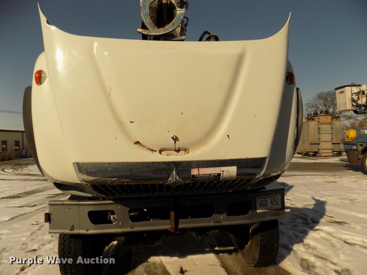 image for item DD2894 2004 International 7400 digger derrick truck