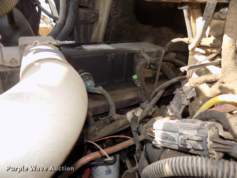 image for item DD2894 2004 International 7400 digger derrick truck