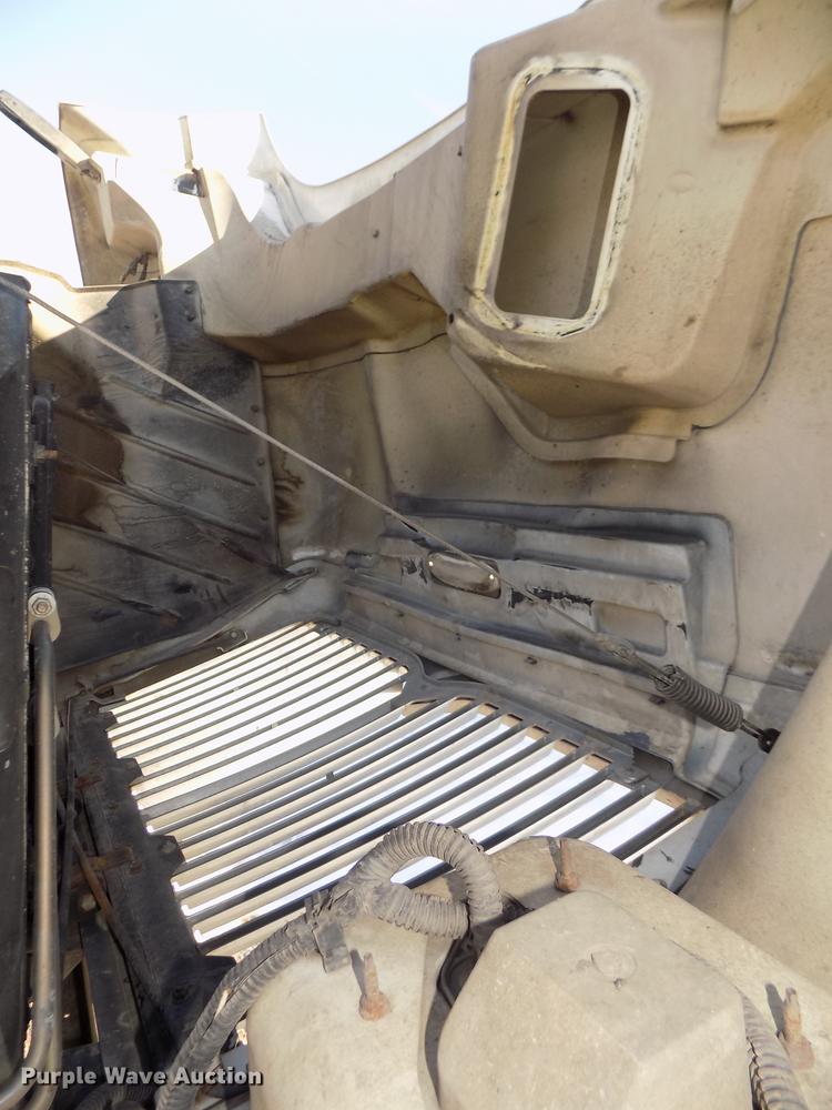 image for item DD2894 2004 International 7400 digger derrick truck