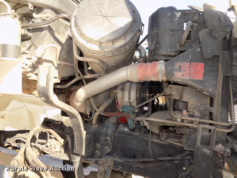 image for item DD2894 2004 International 7400 digger derrick truck