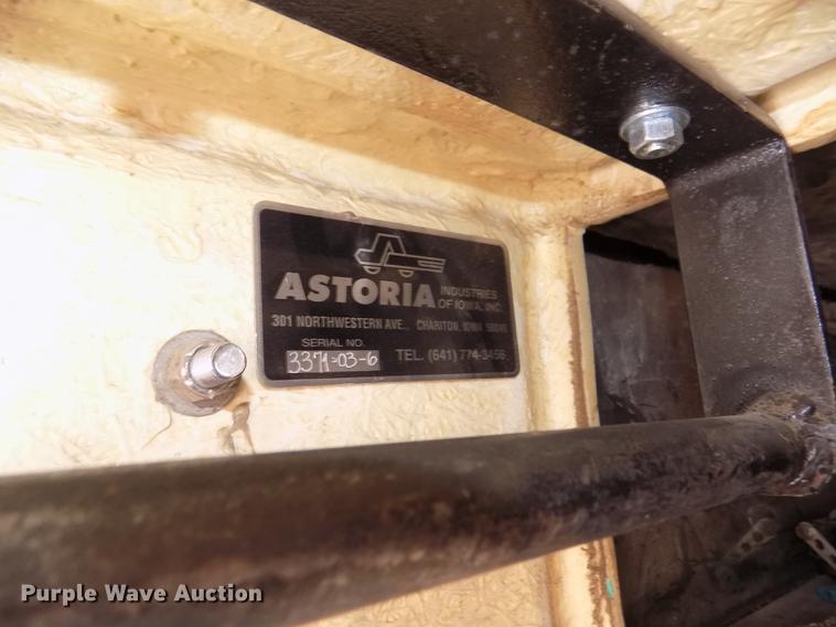 image for item DD2894 2004 International 7400 digger derrick truck