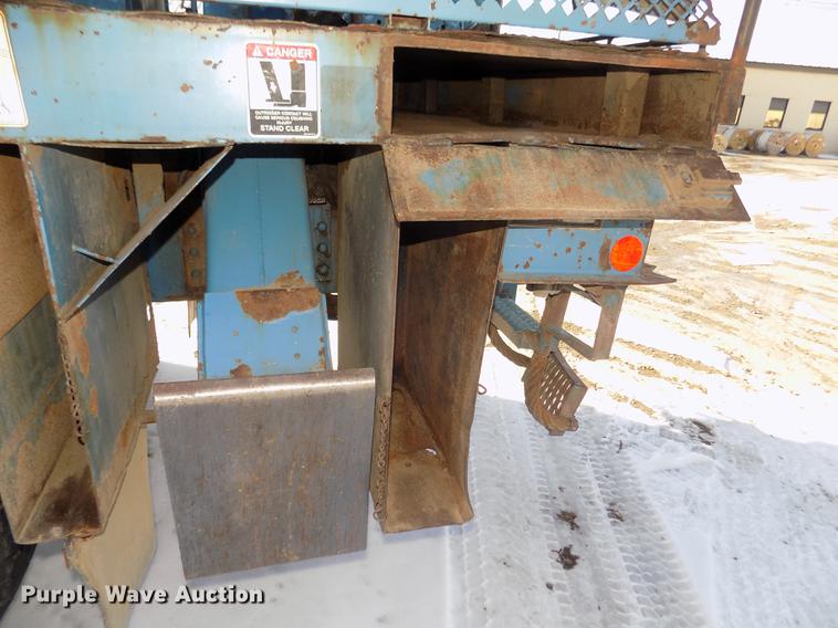 image for item DD2894 2004 International 7400 digger derrick truck