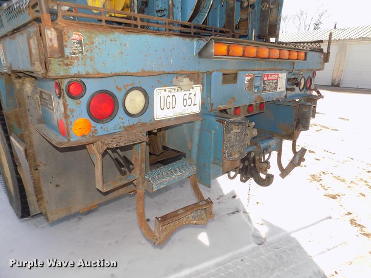 image for item DD2894 2004 International 7400 digger derrick truck