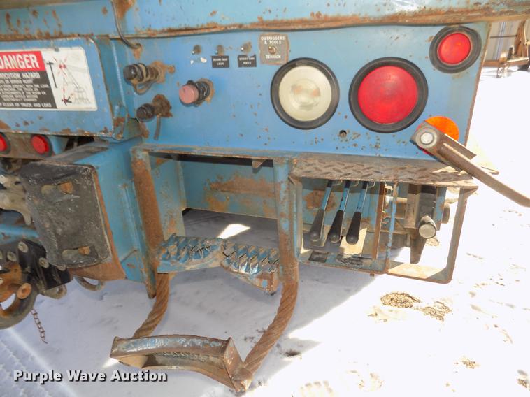 image for item DD2894 2004 International 7400 digger derrick truck