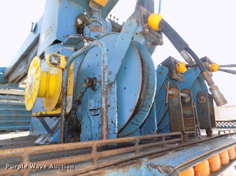 image for item DD2894 2004 International 7400 digger derrick truck