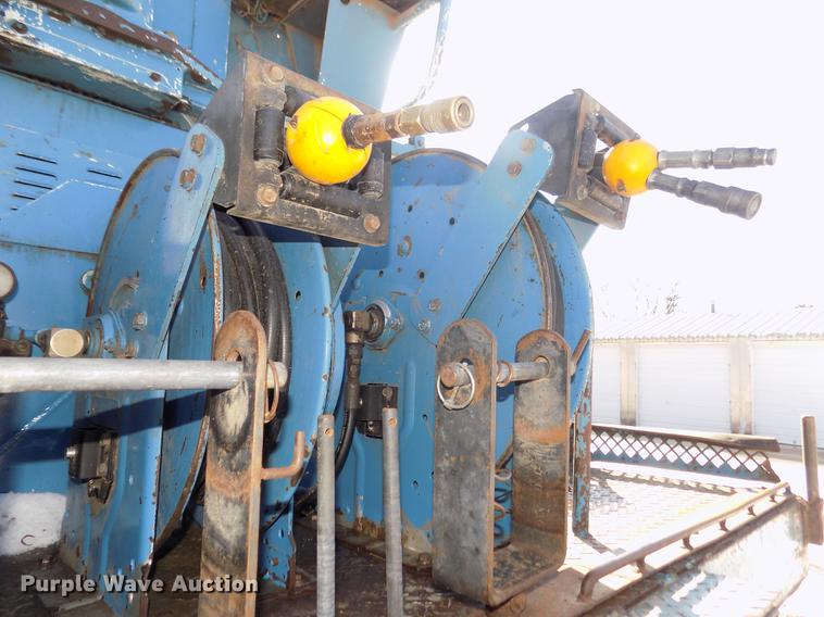 image for item DD2894 2004 International 7400 digger derrick truck