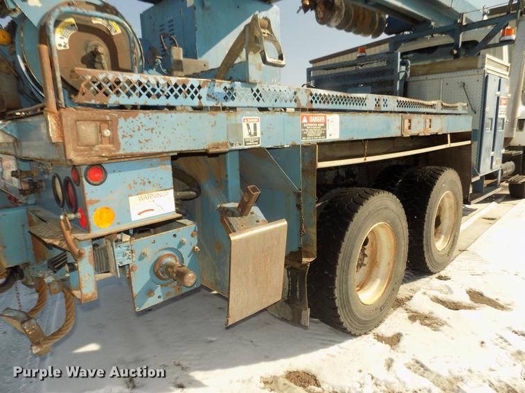 image for item DD2894 2004 International 7400 digger derrick truck