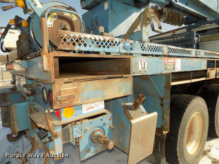 image for item DD2894 2004 International 7400 digger derrick truck