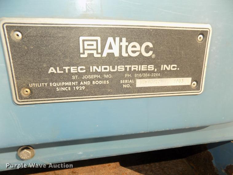 image for item DD2894 2004 International 7400 digger derrick truck