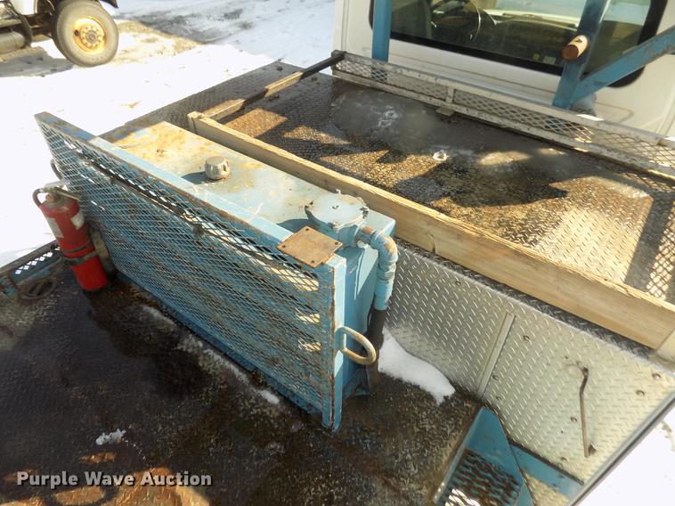 image for item DD2894 2004 International 7400 digger derrick truck