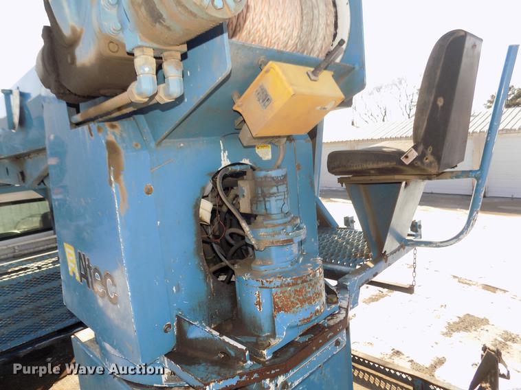 image for item DD2894 2004 International 7400 digger derrick truck