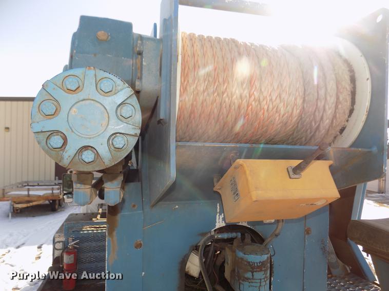 image for item DD2894 2004 International 7400 digger derrick truck