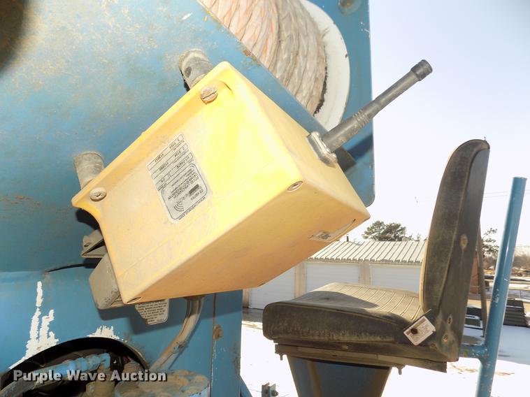 image for item DD2894 2004 International 7400 digger derrick truck