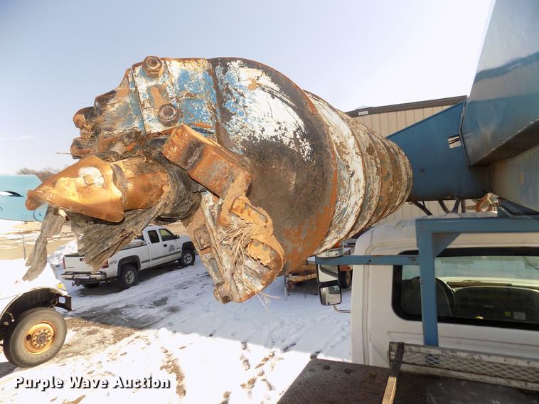 image for item DD2894 2004 International 7400 digger derrick truck