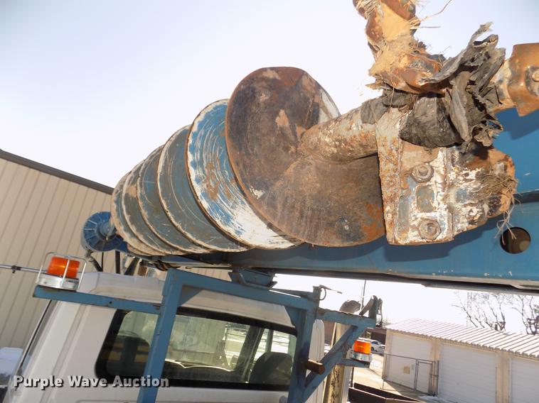 image for item DD2894 2004 International 7400 digger derrick truck