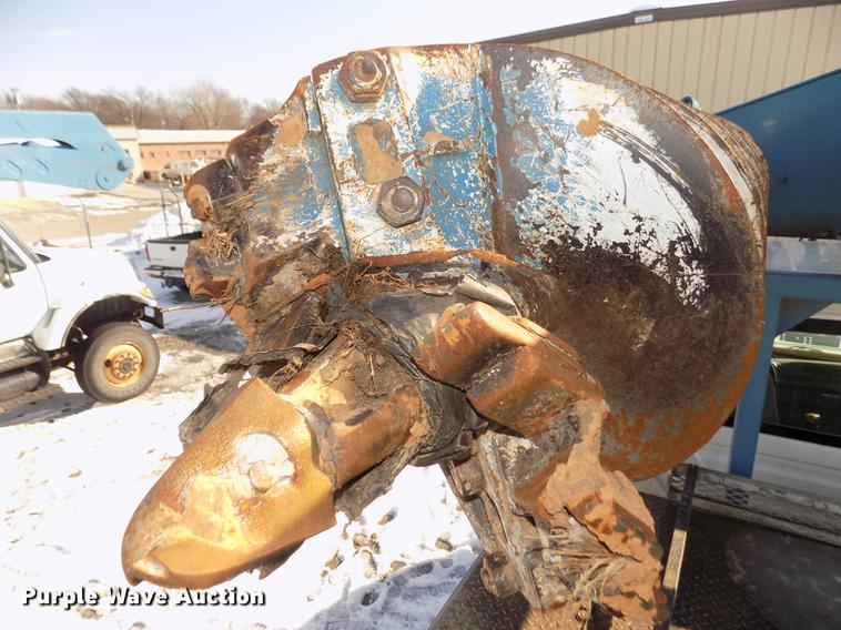 image for item DD2894 2004 International 7400 digger derrick truck