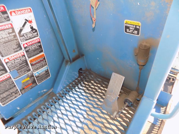 image for item DD2894 2004 International 7400 digger derrick truck