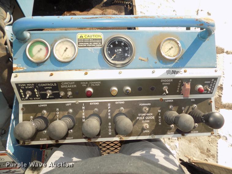 image for item DD2894 2004 International 7400 digger derrick truck