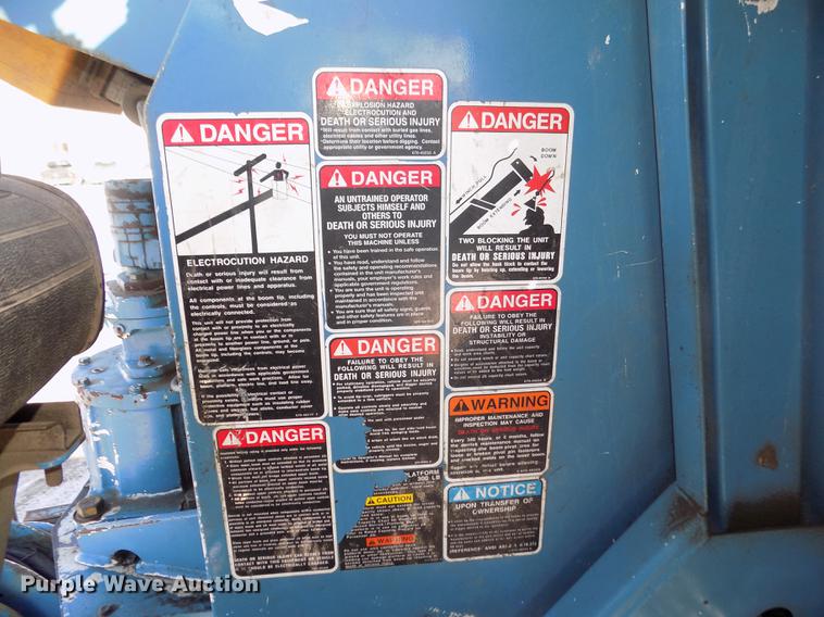 image for item DD2894 2004 International 7400 digger derrick truck