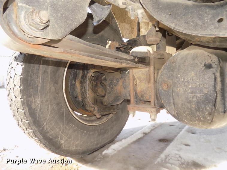 image for item DD2894 2004 International 7400 digger derrick truck