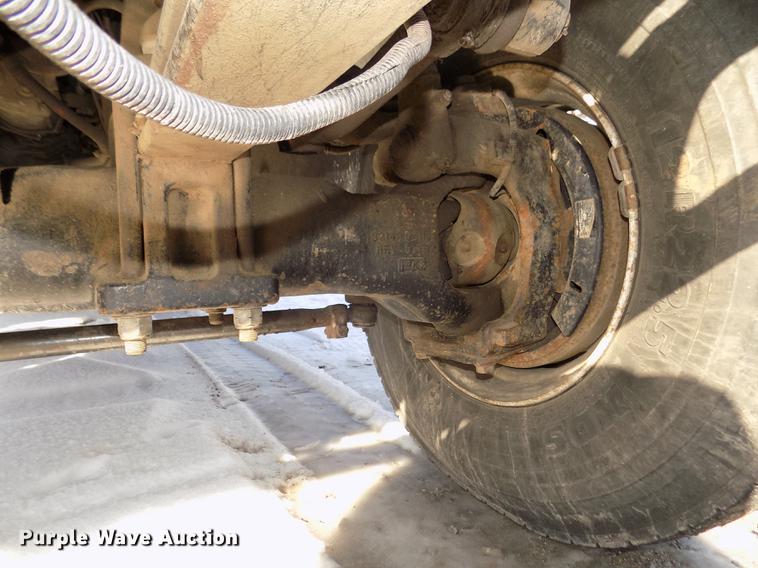 image for item DD2894 2004 International 7400 digger derrick truck