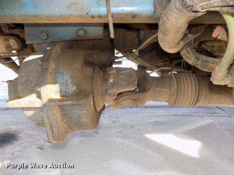 image for item DD2894 2004 International 7400 digger derrick truck