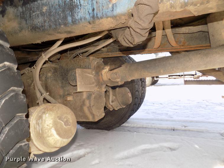 image for item DD2894 2004 International 7400 digger derrick truck