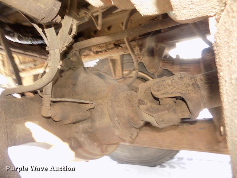 image for item DD2894 2004 International 7400 digger derrick truck