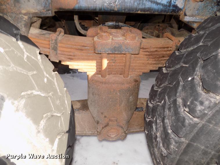 image for item DD2894 2004 International 7400 digger derrick truck