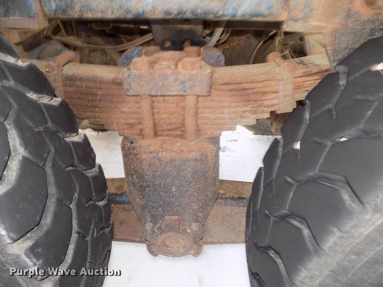 image for item DD2894 2004 International 7400 digger derrick truck