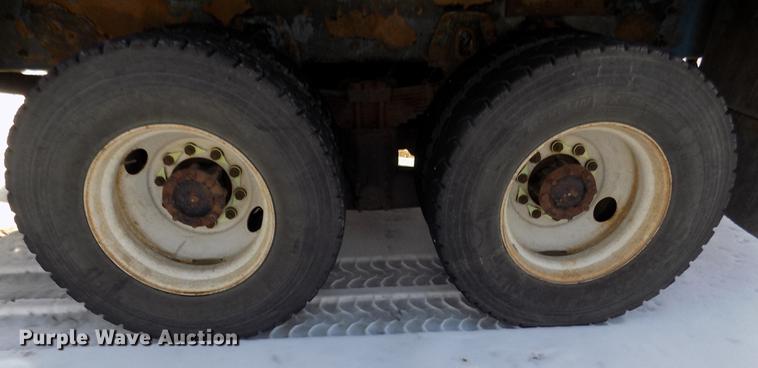 image for item DD2894 2004 International 7400 digger derrick truck