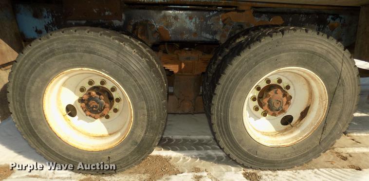 image for item DD2894 2004 International 7400 digger derrick truck