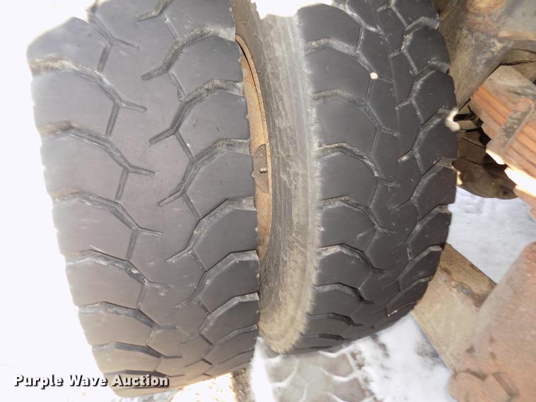 image for item DD2894 2004 International 7400 digger derrick truck