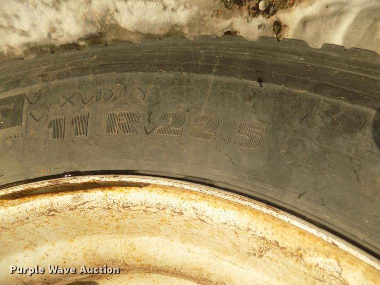 image for item DD2894 2004 International 7400 digger derrick truck