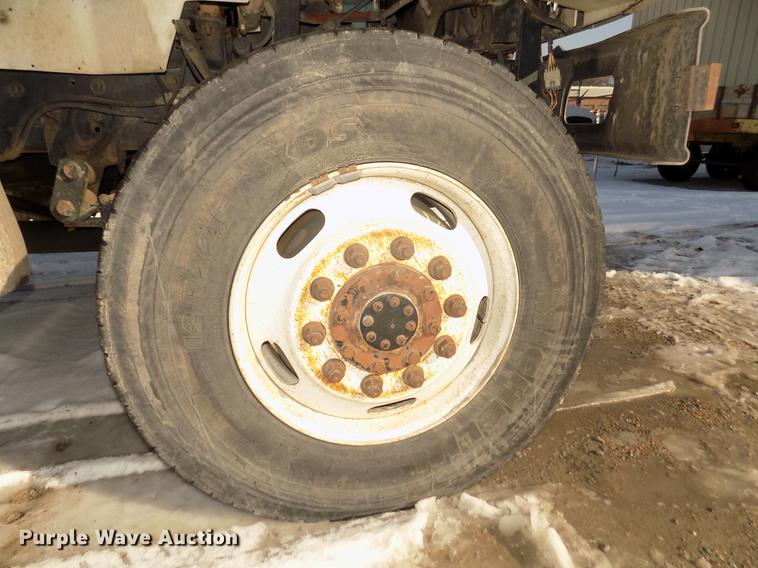 image for item DD2894 2004 International 7400 digger derrick truck