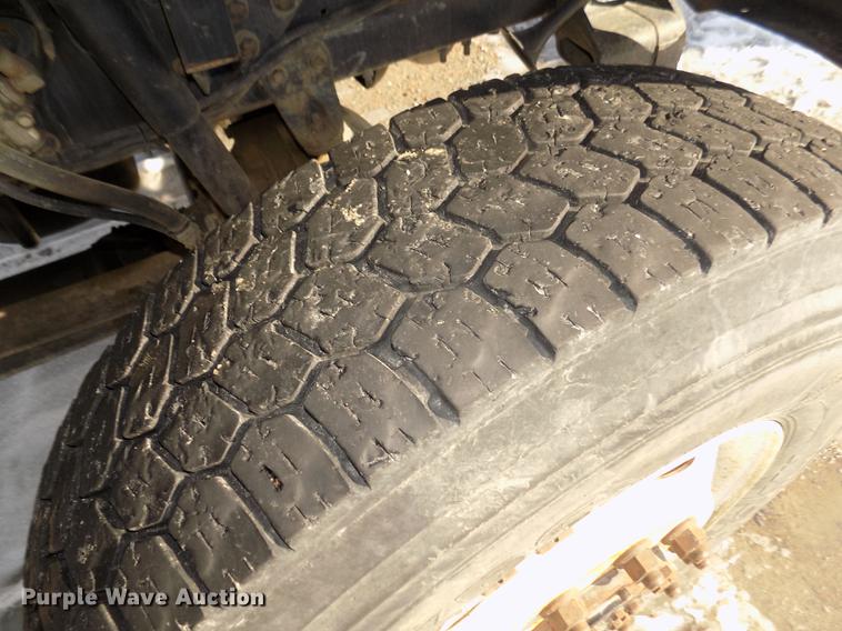 image for item DD2894 2004 International 7400 digger derrick truck