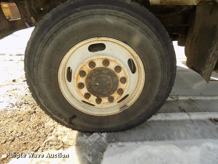 image for item DD2894 2004 International 7400 digger derrick truck