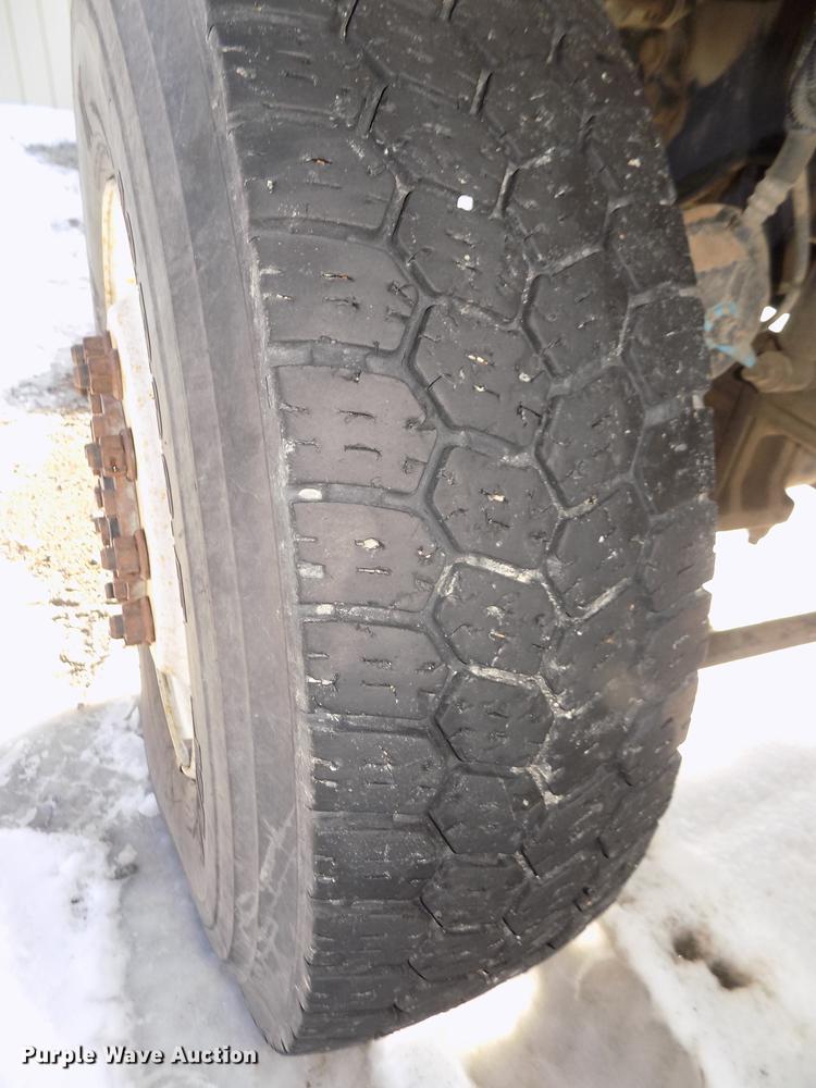 image for item DD2894 2004 International 7400 digger derrick truck