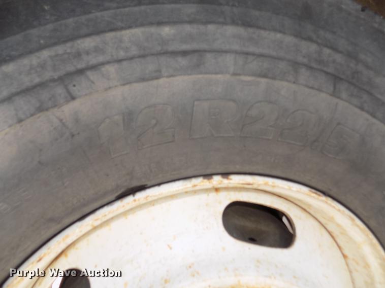 image for item DD2894 2004 International 7400 digger derrick truck